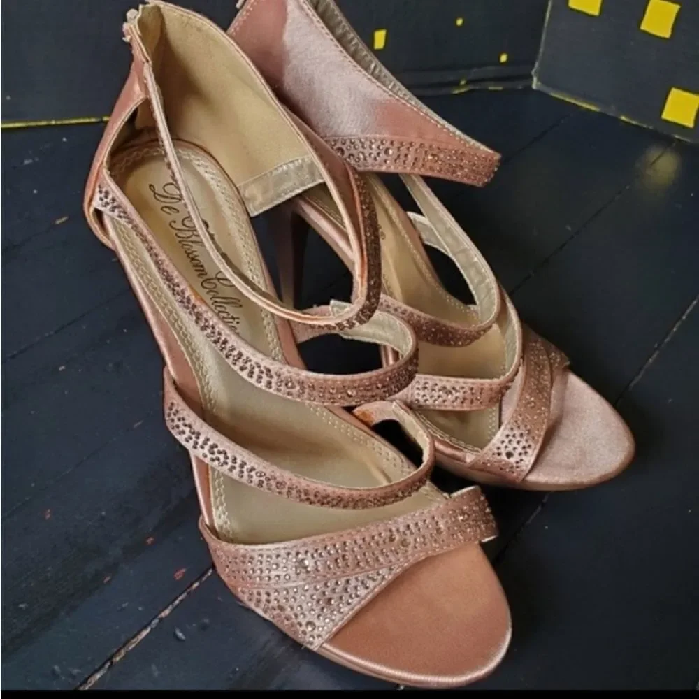 De Blossom Collection champagne colored